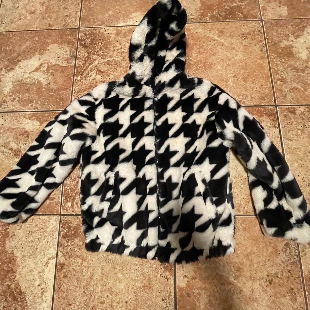 H&M Divided faux-fur Houndstooth Jacket: Size Small